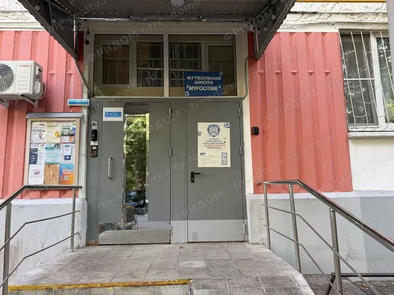 Школа мини-футбола, ул. Строителей, д. 13, корп. 1  167,5 кв м — фото 1
