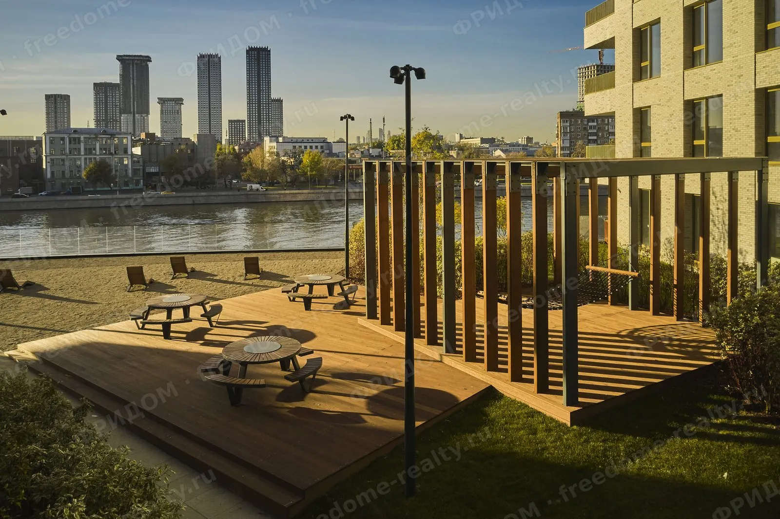 Foriver  Москва ул. Эдуарда Стрельцова, д. 2, корп. 1  Ритейл  207,2 кв м  №7Н