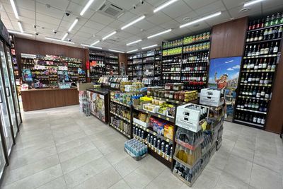 КрасноеБелое Cloud Nine ул. Большая Полянка, д. 9  Торговая площадь 72,8 кв м