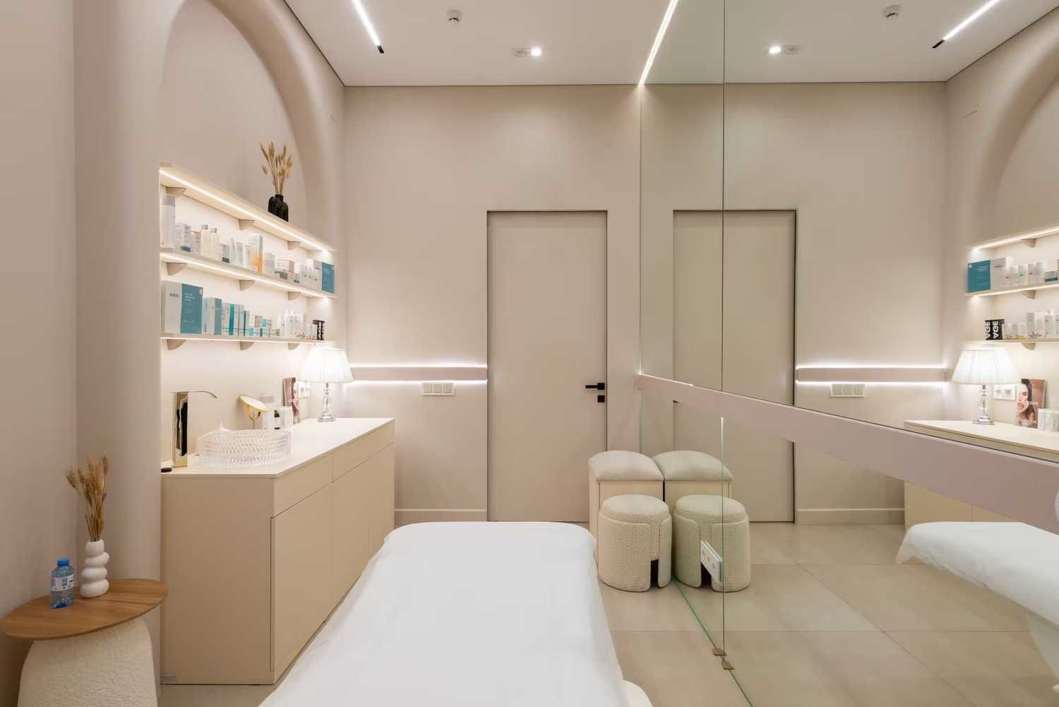 Косметический салон «Off Label Clinic» Клубный дом "Bunin" ул Плющиха, д. 37 Торговая площадь 104,2 кв м