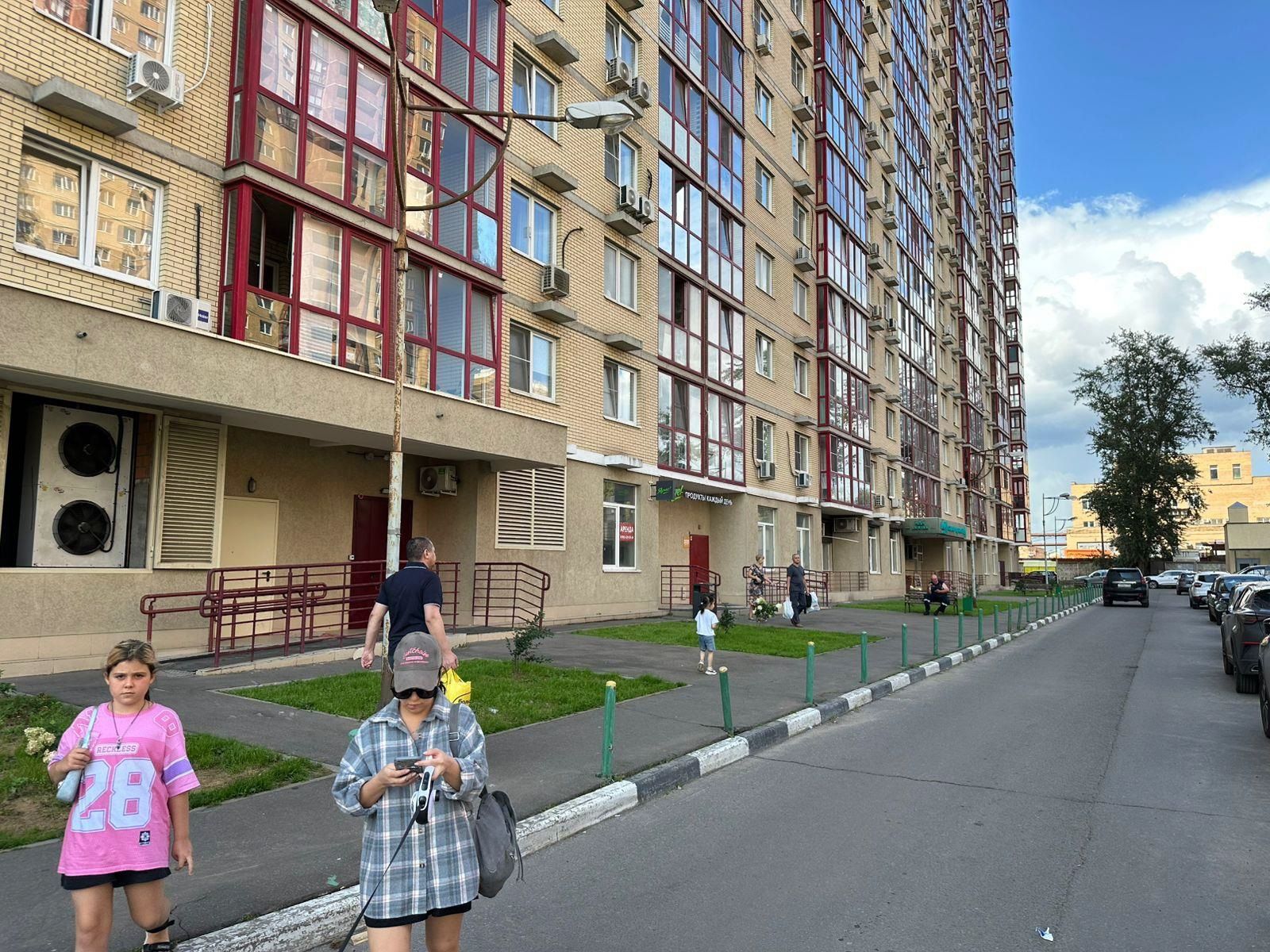 Габ Ярче, Барбер ЖК Золотые Ворота, МО, г. Королев, Пионерская улица, д. 13к3 Торговая площадь 261,5 кв м