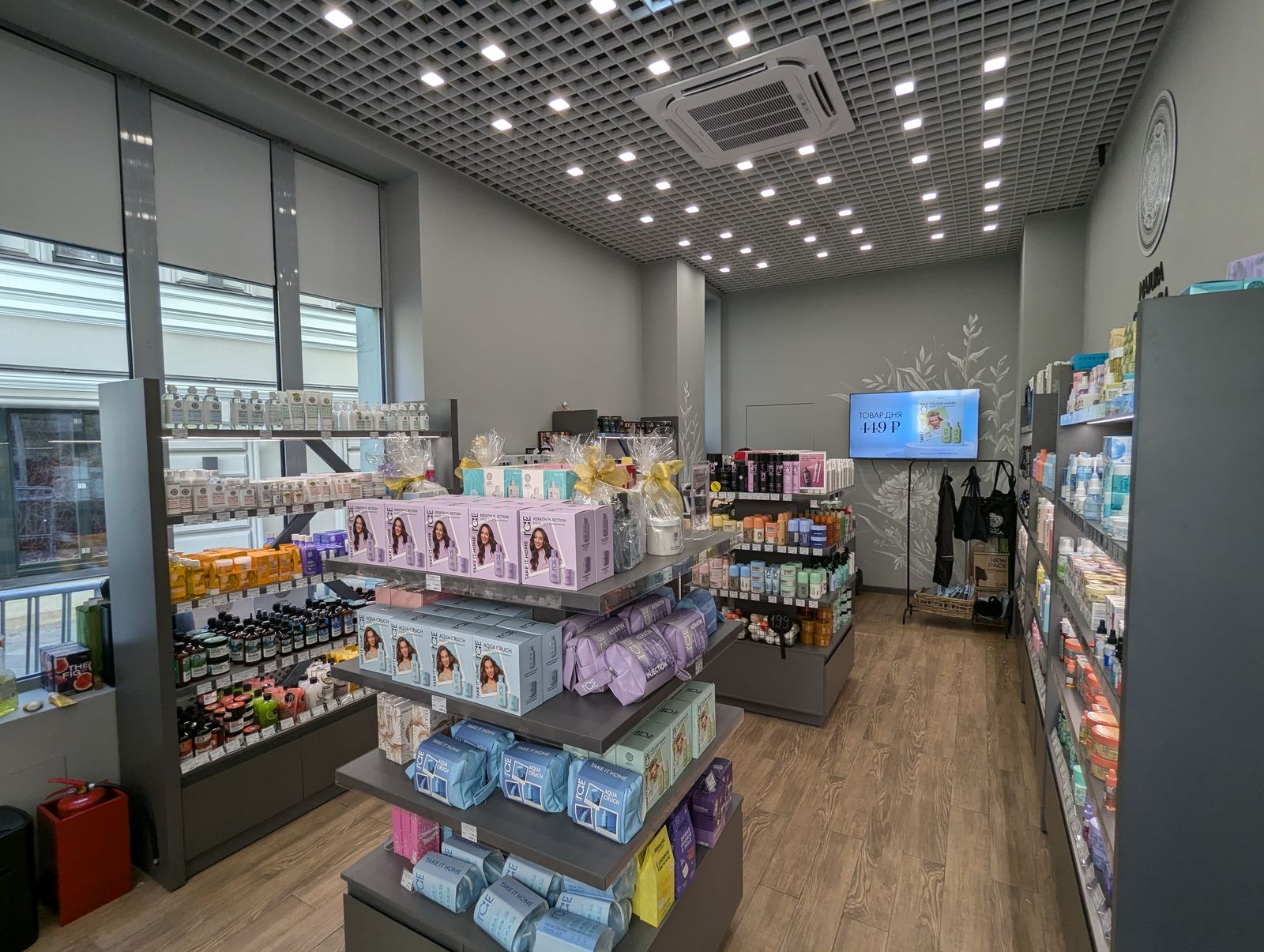 Москва, Никольская, д. 25  Помещение 34,7 кв м  Магазин косметики