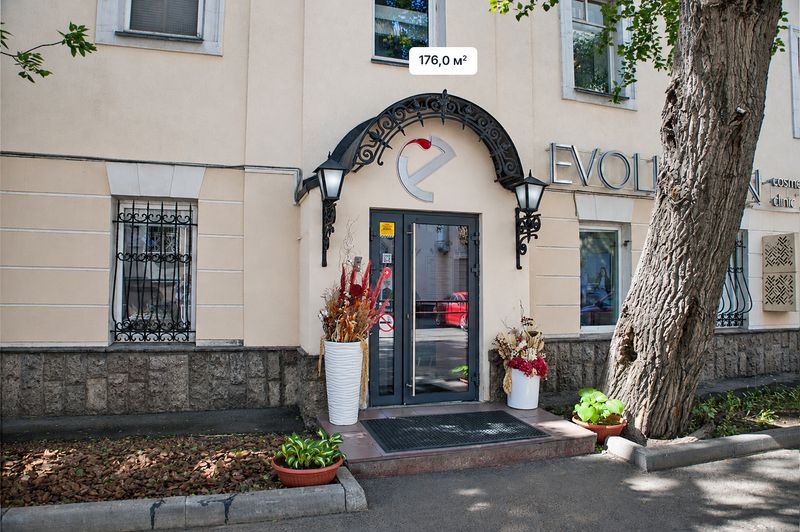 Стрит-ретейл, 176 м²