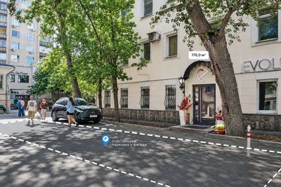 Москва, Большая Бронная, д. 23с2  Помещение 176кв м  Клиника косметологии