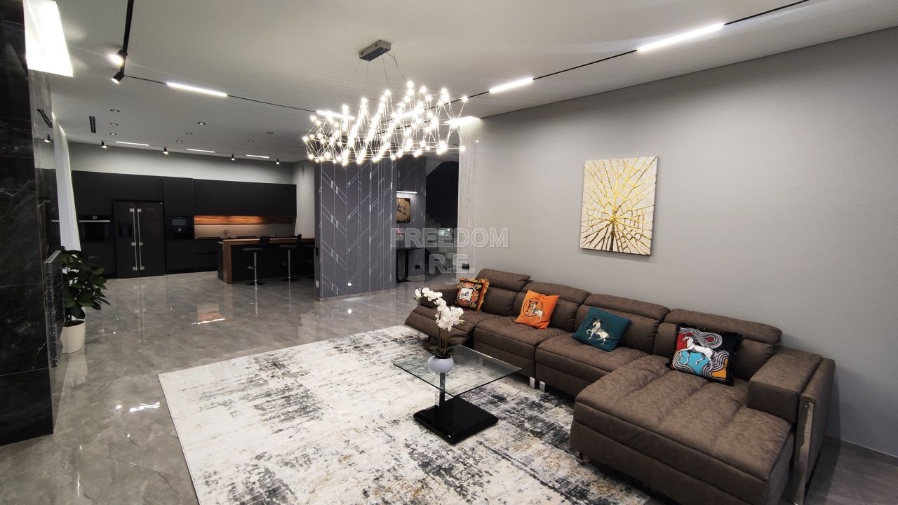 Дом, 470 м² — Москва, пос. Первомайское, дер. Милюково, кп Чистые Ключи