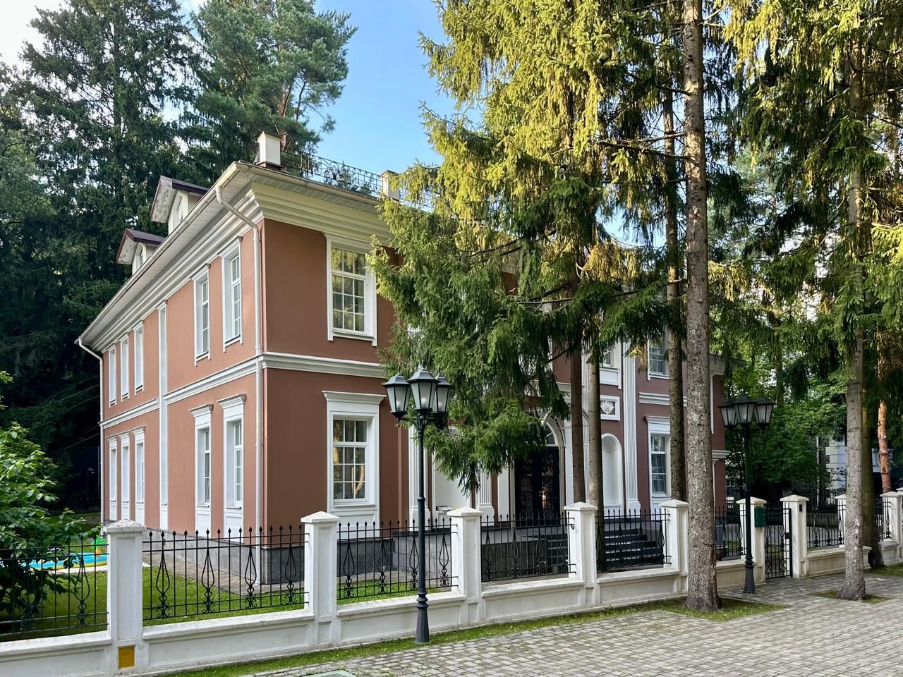 Дом, 755 м² — Московская обл., Одинцовский г.о., д. Новодарьино