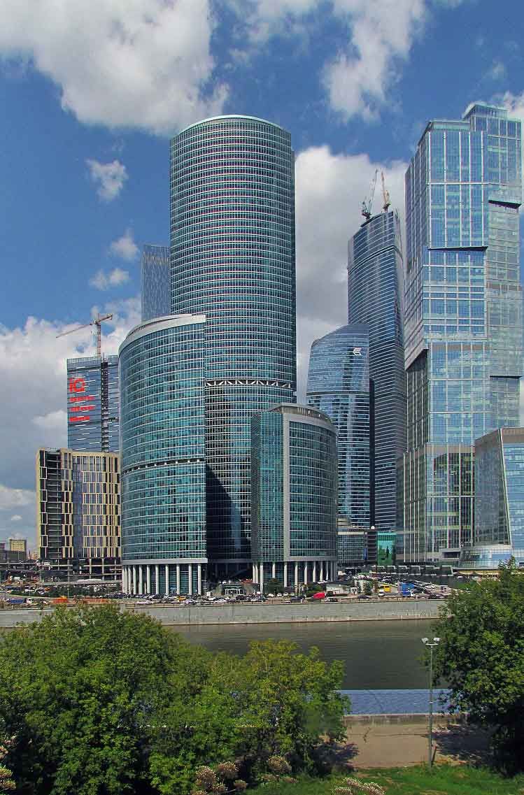 Блок C и соседние блоки комплекса на закате (фото ENKA)