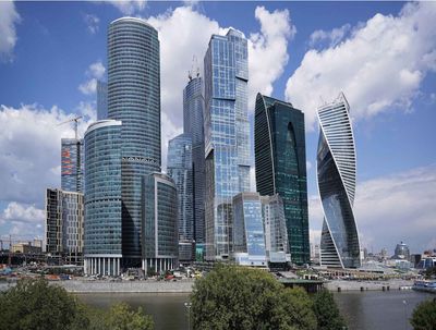 Панорама Москва-Сити с реки, комплекс слева (фото ENKA)