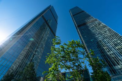 Башни Neva Towers снизу вверх (сайт застройщика)