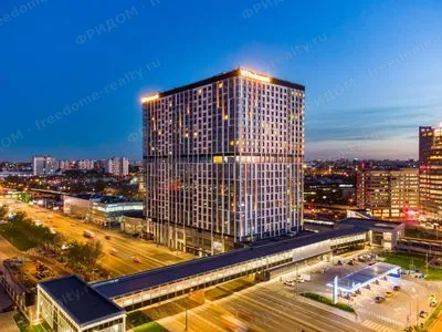 Technopark Plaza: вечерний вид на комплекс и переход