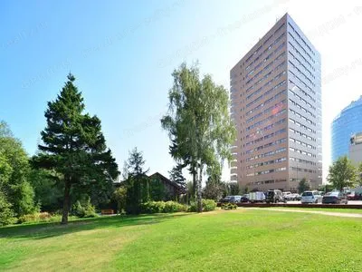 БЦ Green Point: офисная башня, вид с территории