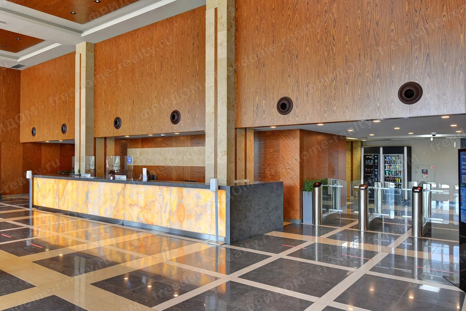 Victory Park Plaza: лобби, стойка ресепшен