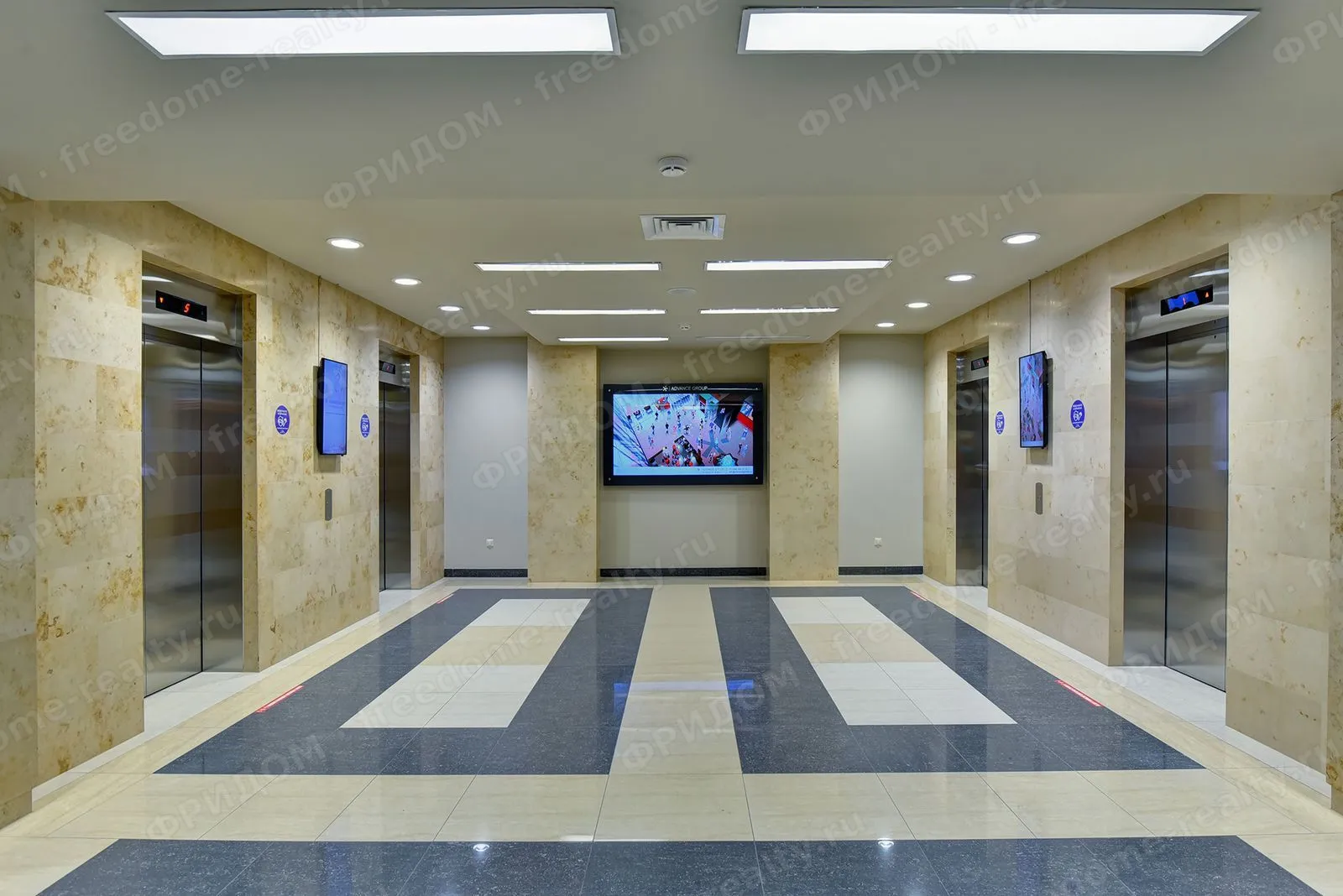 Victory Park Plaza: лифтовой холл