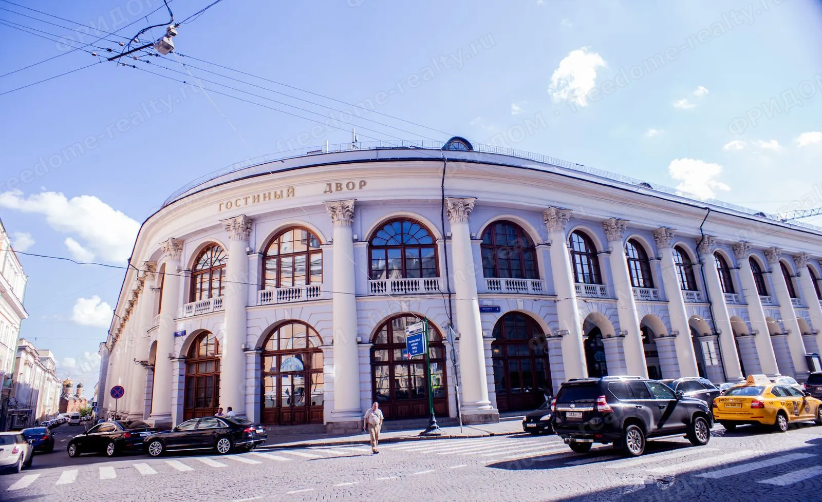 Старый Гостиный двор, Ильинка, 4: фасад. Автор: AKfounder, лицензия CC BY-SA 4.0, Wikimedia Commons