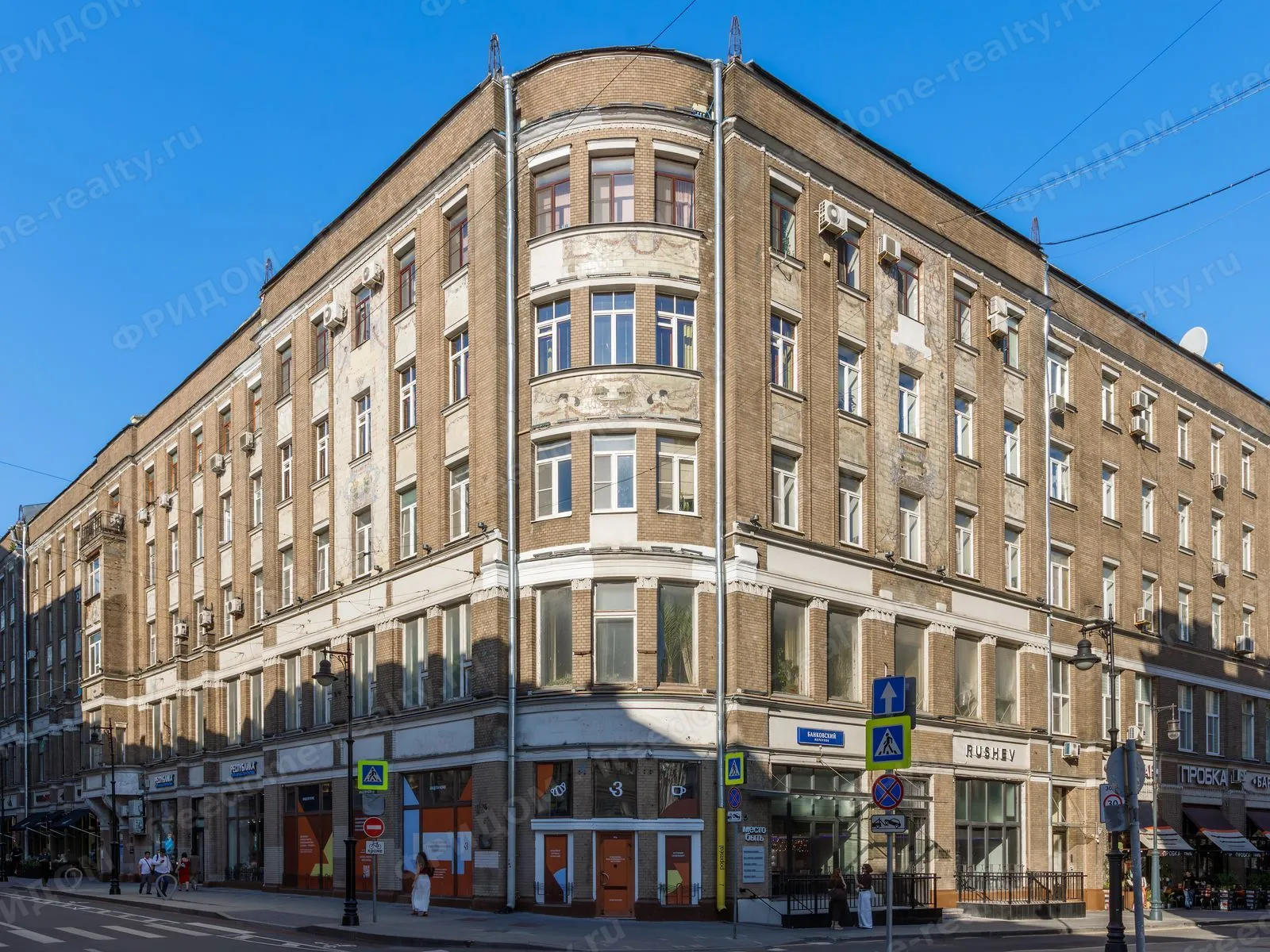 Доходный дом Строгановского училища, вид с улицы. Автор: Mike1979 Russia, лицензия CC BY-SA 3.0, Wikimedia Commons