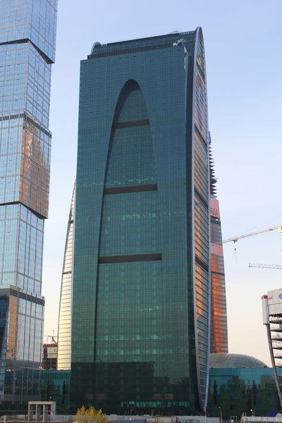 Башня «Империя» (Imperia Tower), вид с набережной, 2012. Лицензия Wikimedia Commons: CC BY-SA 3.0.