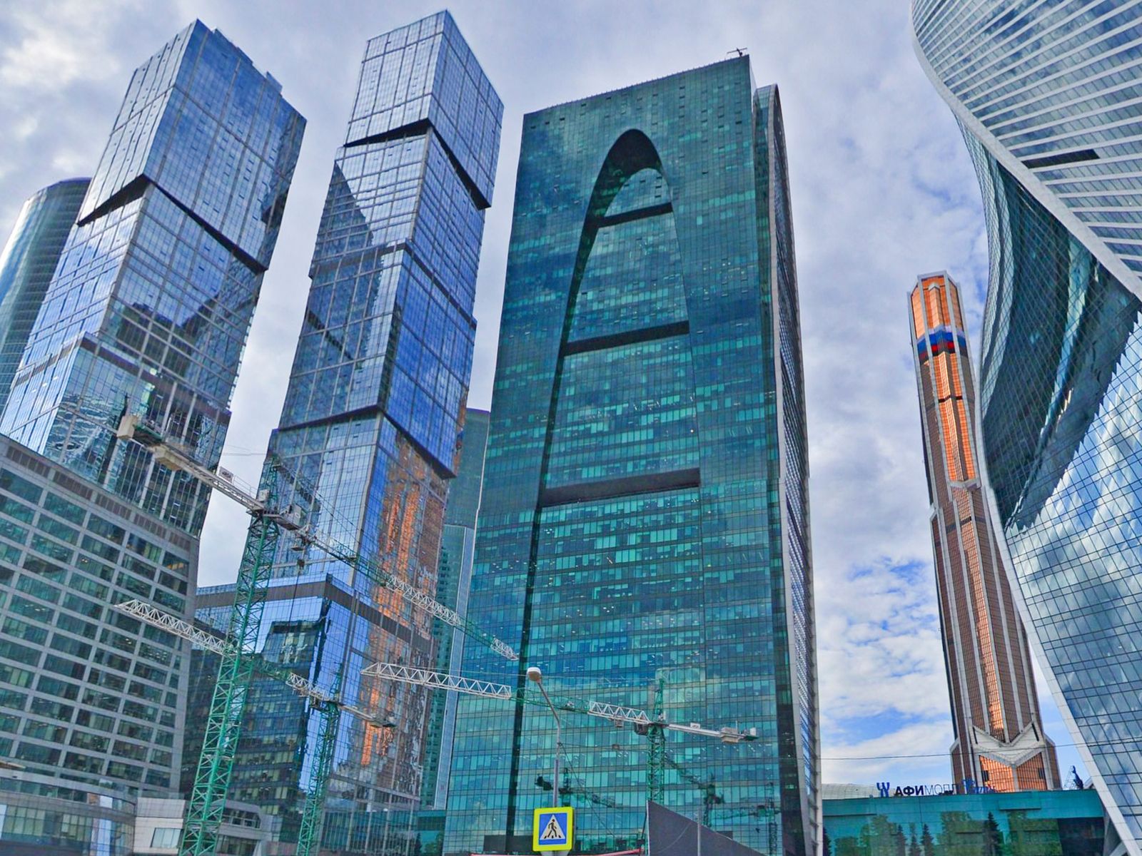 МФК «Империя» и соседние башни Москва-Сити, фото с брокерского сайта партнёра объекта