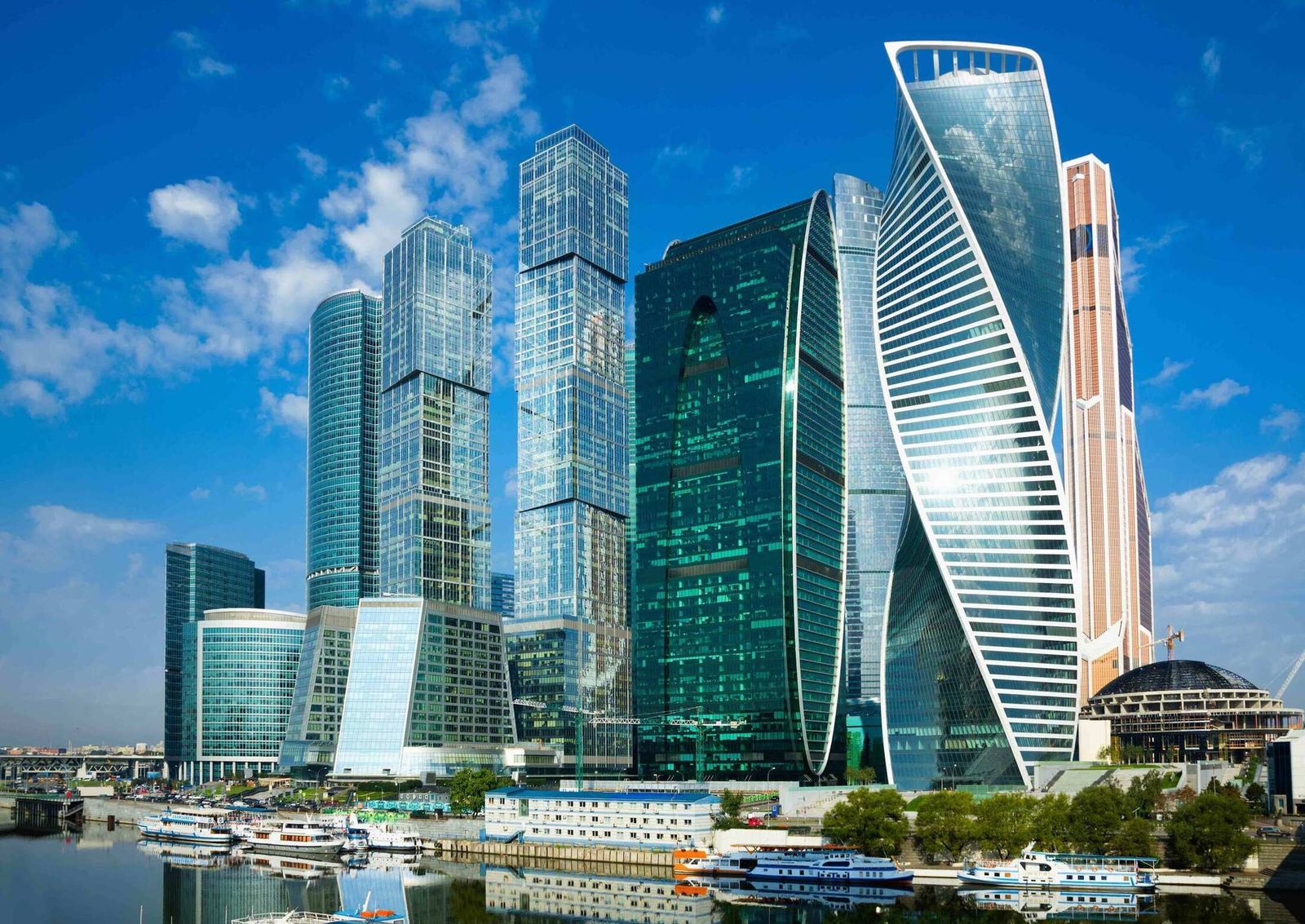 МФК «Империя» и соседние башни Москва-Сити, фото с брокерского сайта партнёра объекта