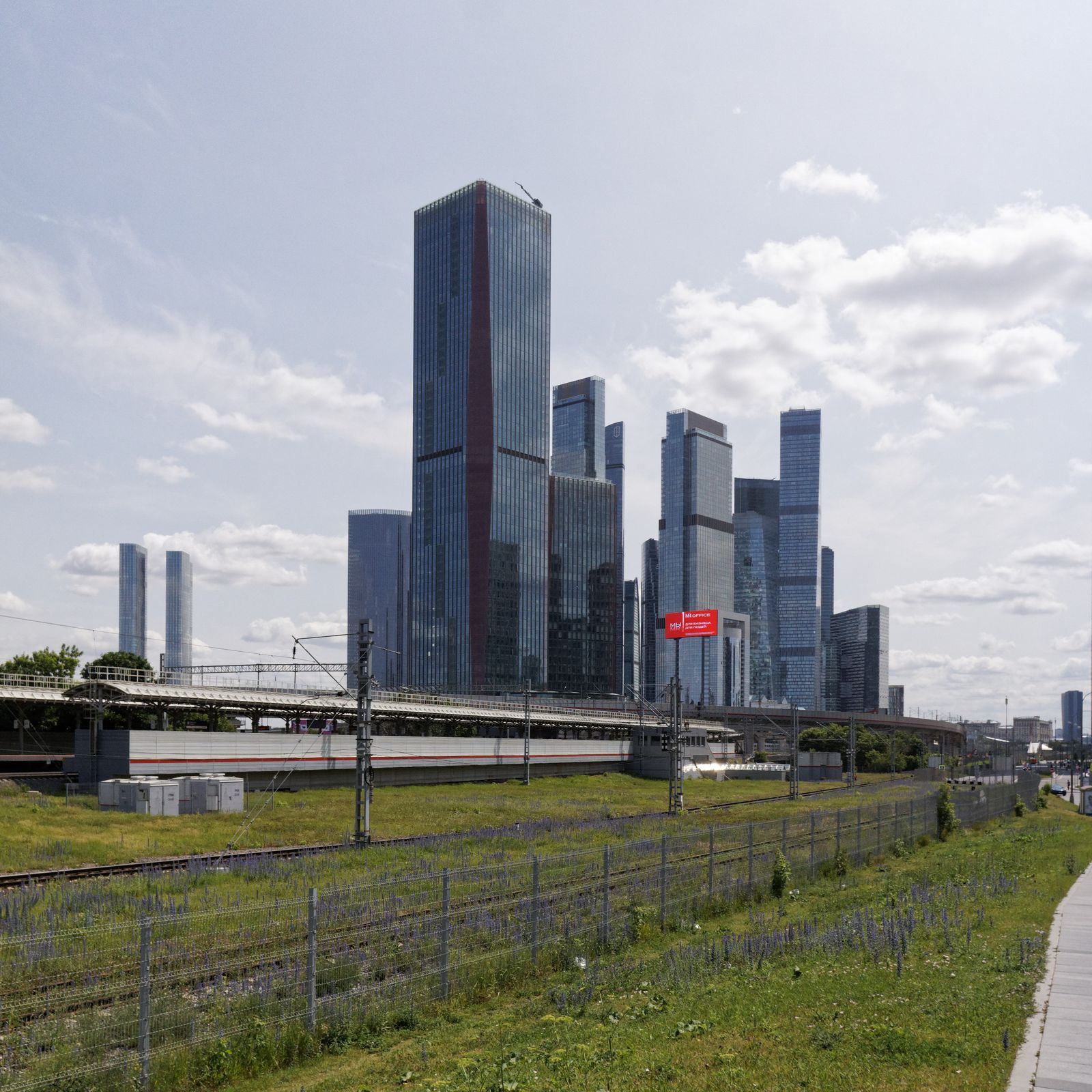 Башни iCity, июнь 2025. Wikimedia Commons, лицензия CC0, автор указан на странице файла
