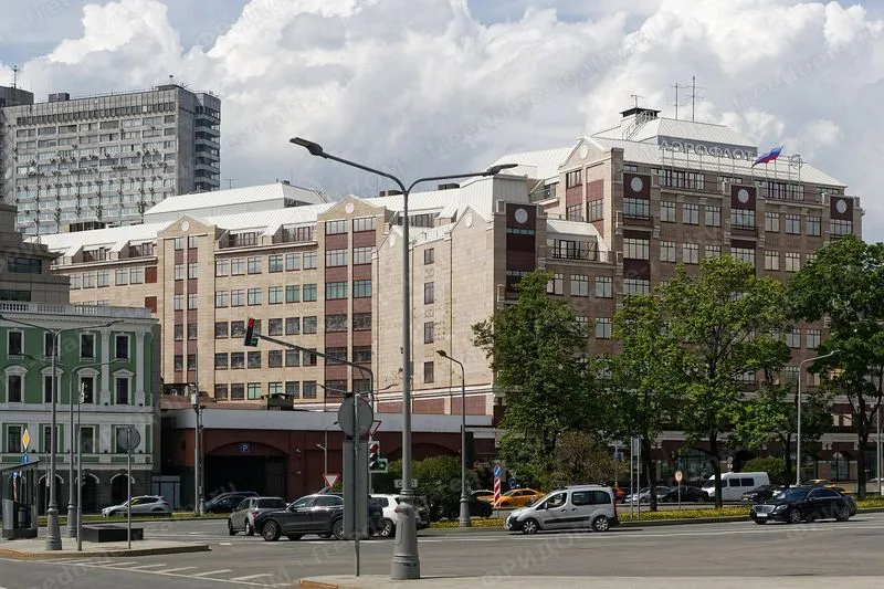 Здание Арбат, 1 со стороны улицы Знаменка, 2021. Автор Retired electrician, лицензия Wikimedia Commons CC0.