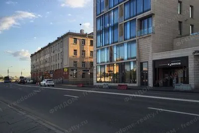 Пречистенская набережная, дома 15с2 и 17 (БЦ «Баркли Плаза»). Автор: Gennady Grachev, лицензия Wikimedia Commons: CC BY 2.0.