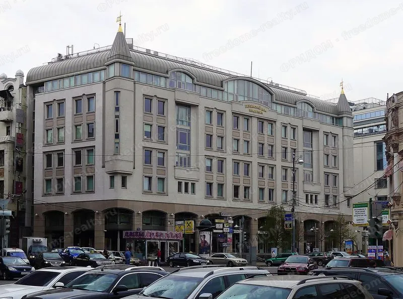 Берлинский дом на углу Петровки и Кузнецкого Моста. Автор: Moreorless. Лицензия Wikimedia Commons: CC BY-SA 3.0.