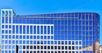 Остеклённый фасад БЦ Four Winds Plaza днём. Фото с официального сайта БЦ.