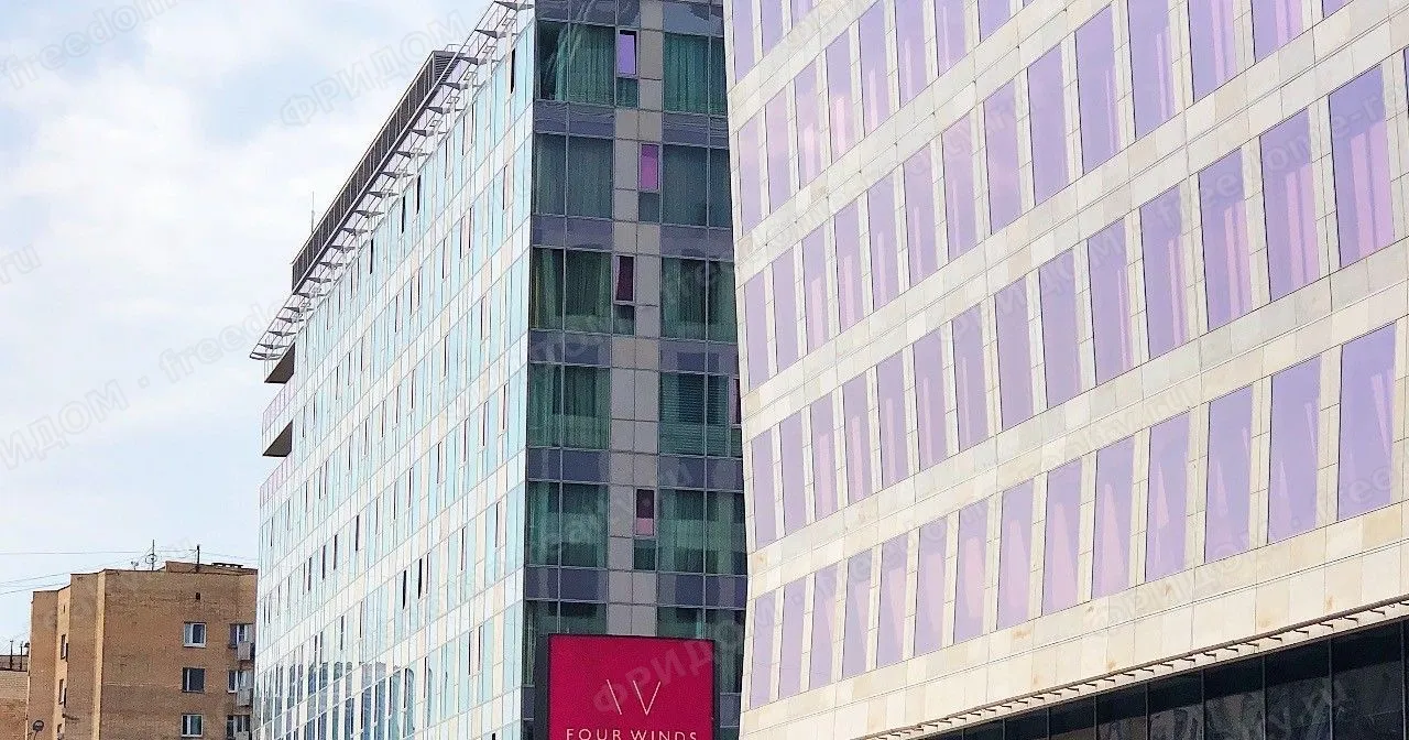Угловая часть фасада БЦ Four Winds Plaza. Фото с официального сайта БЦ.