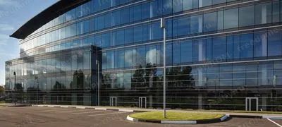 Корпус бизнес-парка «Крылатские Холмы» с парковкой