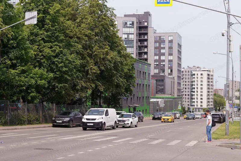 Здание бизнес-центра Newton Plaza, 1-й Нагатинский проезд, 10, июнь 2025. Автор: Retired electrician. Лицензия Wikimedia Commons: CC0.