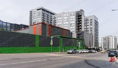 Здание бизнес-центра Newton Plaza, 1-й Нагатинский проезд, 10, июнь 2025. Автор: Retired electrician. Лицензия Wikimedia Commons: CC0.