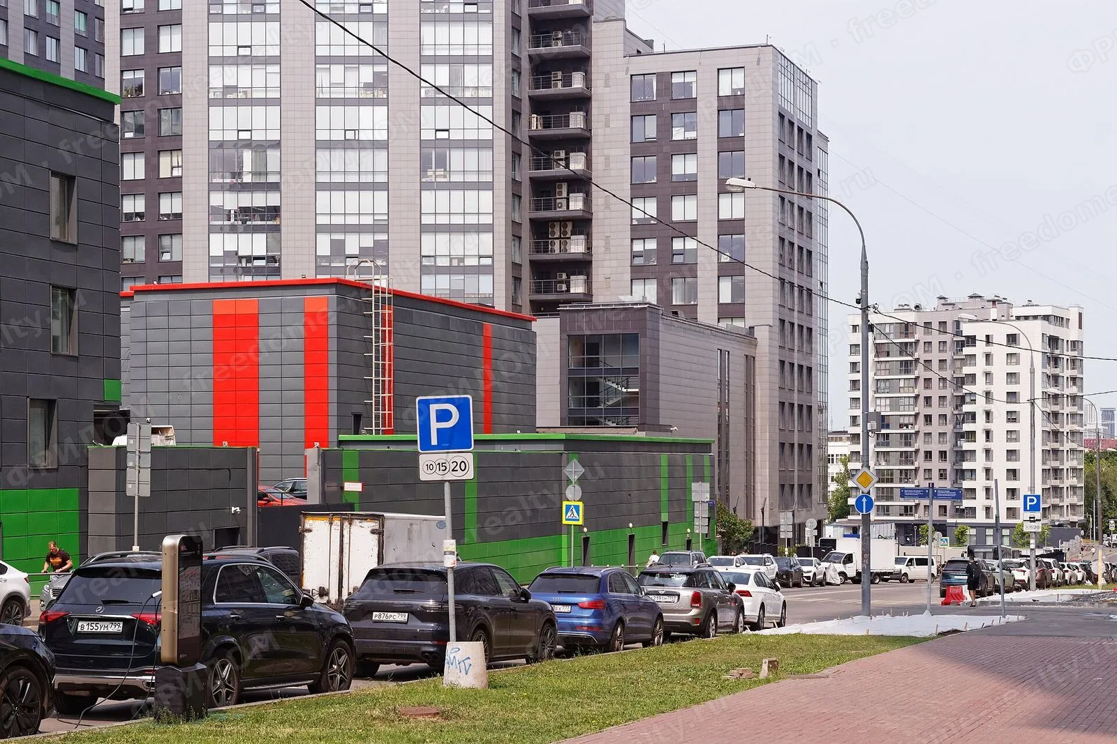Здание бизнес-центра Newton Plaza, 1-й Нагатинский проезд, 10, июнь 2025. Автор: Retired electrician. Лицензия Wikimedia Commons: CC0.