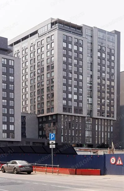 Здание бизнес-центра Newton Plaza, 1-й Нагатинский проезд, 10, июнь 2025. Автор: Retired electrician. Лицензия Wikimedia Commons: CC0.