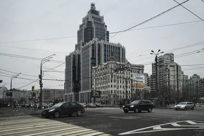 МФК «Оружейный» со стороны Садовой-Каретной улицы. Автор: Gennady Grachev. Лицензия Wikimedia Commons: CC BY 2.0.