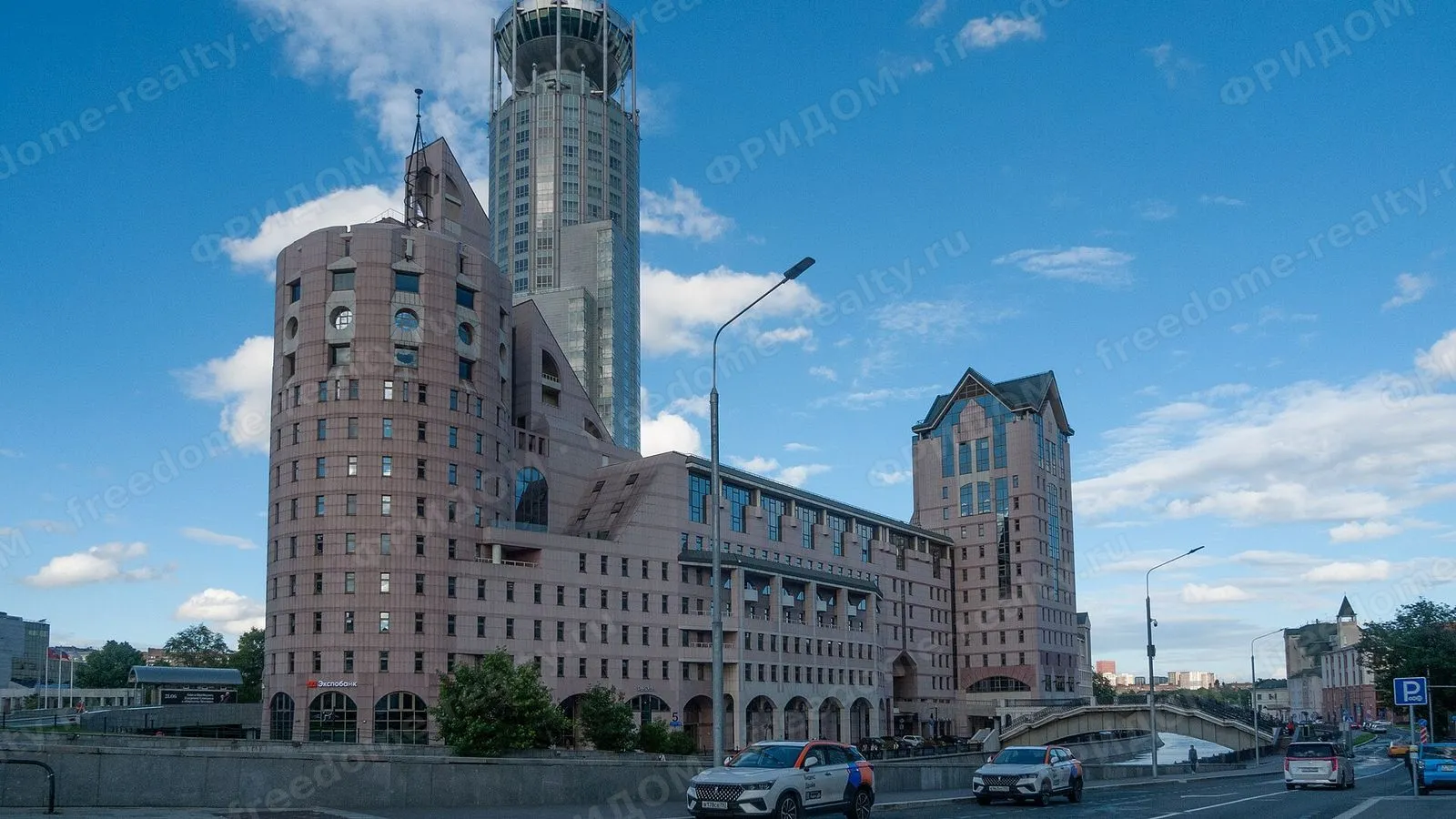 Комплекс «Риверсайд Тауэрс» (Красные Холмы), июнь 2026. Автор: Artyom Svetlov, лицензия Wikimedia Commons: CC BY 4.0.