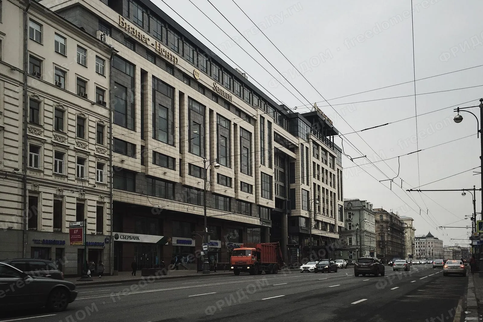 Фасад комплекса «Саммит» на Тверской улице, 22. Фото: Gennady Grachev from Moscow, Russia, лицензия Wikimedia Commons: CC BY 2.0.