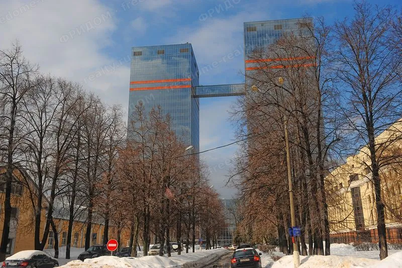 Башни БЦ SkyLight на Ленинградском проспекте. Автор — Валерий Дед (Panoramio), лицензия Wikimedia Commons: CC BY 3.0.