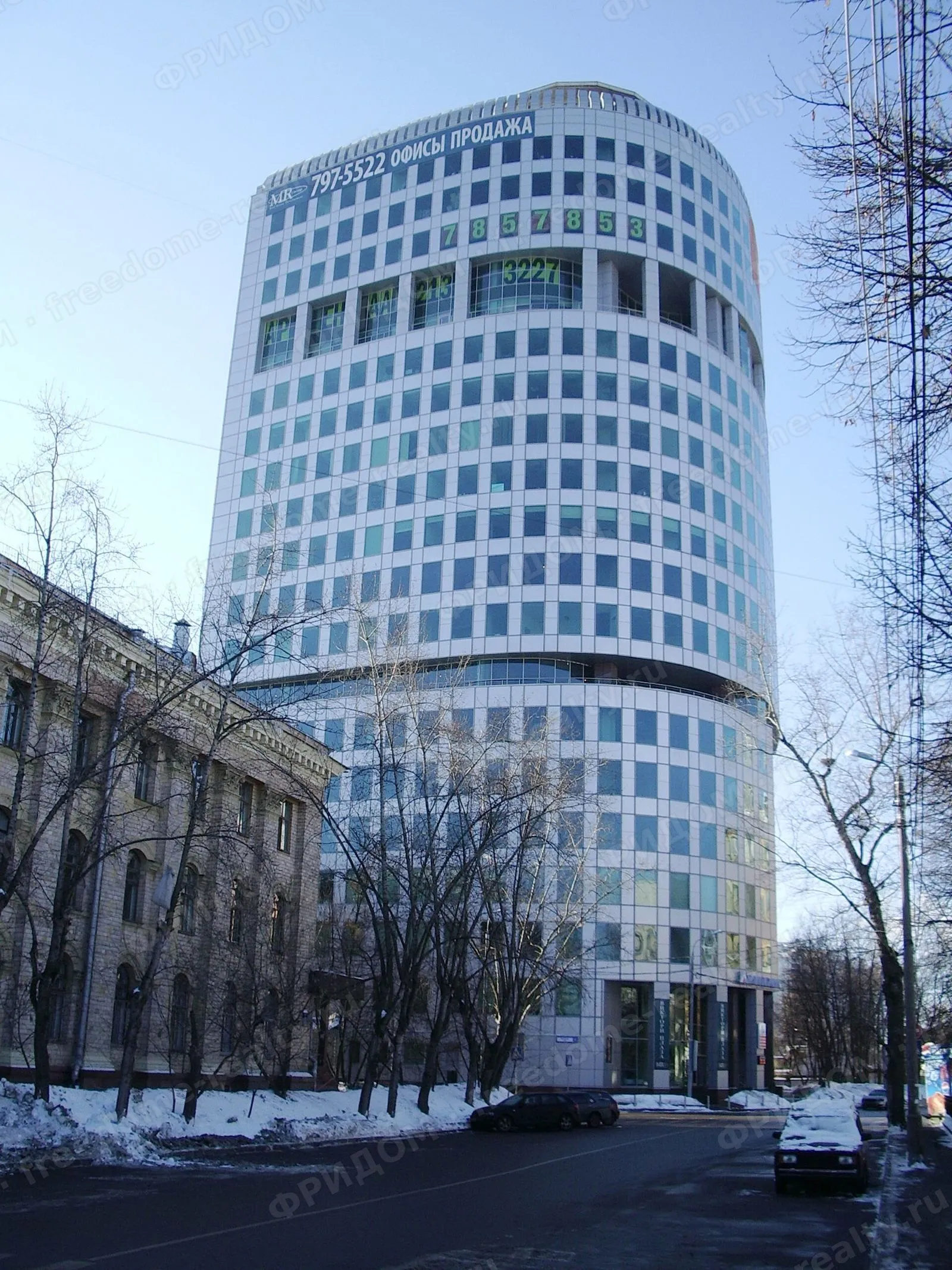 БЦ Victory Plaza, ул. Викторенко, 5, март 2011 (на фасаде рекламный баннер застройщика). Автор: Andreykor. Лицензия Wikimedia Commons: CC0 1.0.