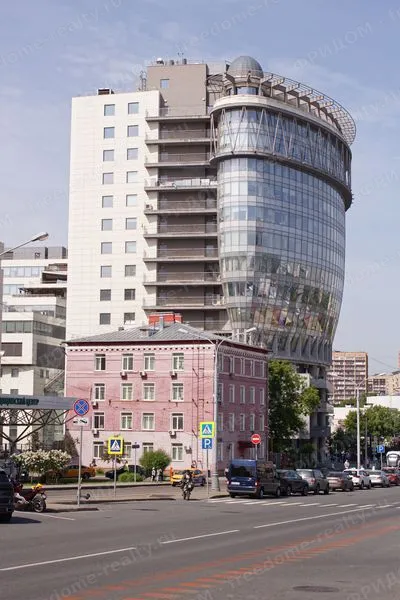 БЦ Diamond Hall со стороны улицы Дурова, май 2025. Автор: Retired electrician. Лицензия Wikimedia Commons: CC0.