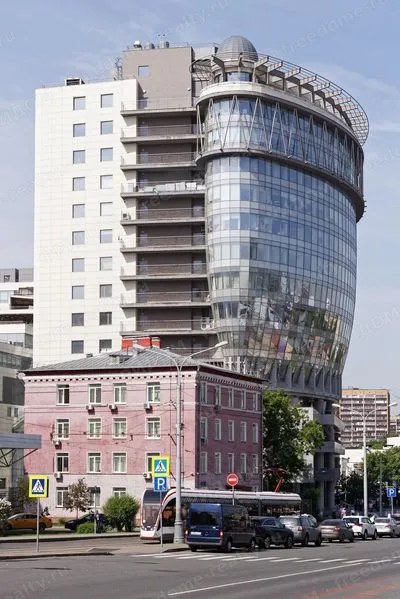 БЦ Diamond Hall, остеклённая часть здания, май 2025. Автор: Retired electrician. Лицензия Wikimedia Commons: CC0.