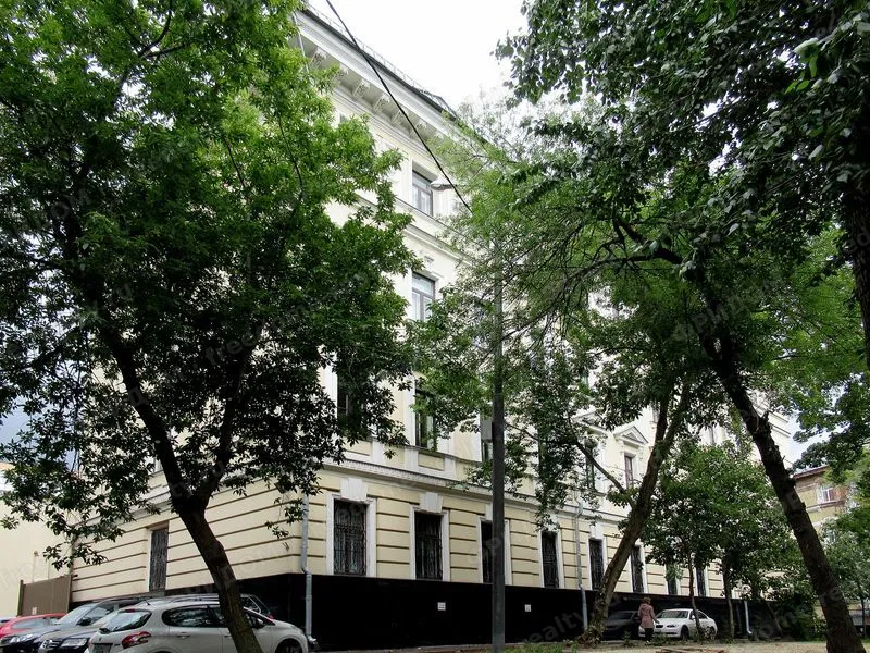 Здание бывшего 1-го общежития Московского университета имени императора Николая II, Большая Грузинская улица, 12, стр. 2. Автор: AndyVolykhov, 31.07.2019. Лицензия Wikimedia Commons: CC BY-SA 4.0.
