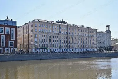 Кадашёвская набережная, 6, март 2026. Автор: Юрий Д.К. Лицензия Wikimedia Commons: CC BY 4.0.