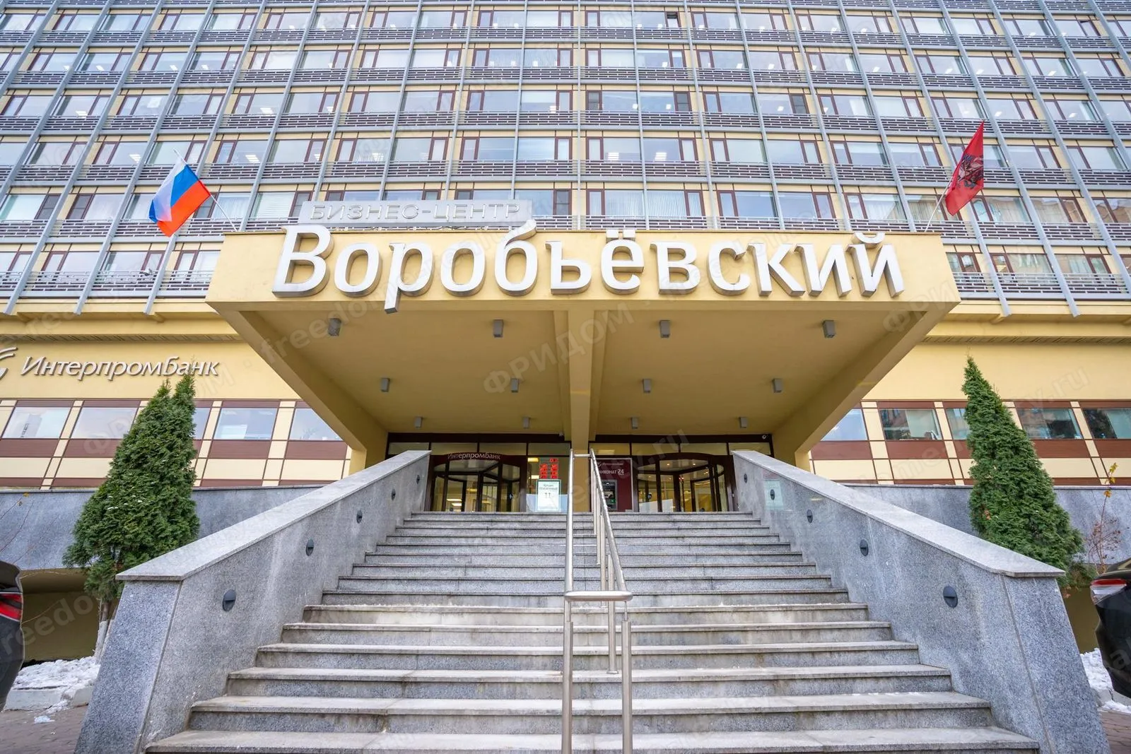 БЦ «Воробьёвский» — главный вход