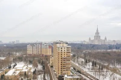 Вид с верхних этажей БЦ «Воробьёвский» на МГУ