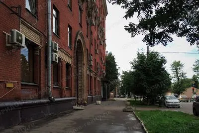 Здание на Энергетической улице, 6 (бывшее общежитие, красный корпус), 2016. Автор: Gennady Grachev. Лицензия Wikimedia Commons: CC BY 2.0.