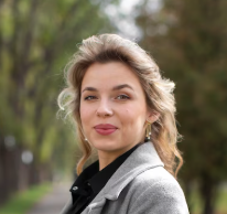 Лола Хасанова